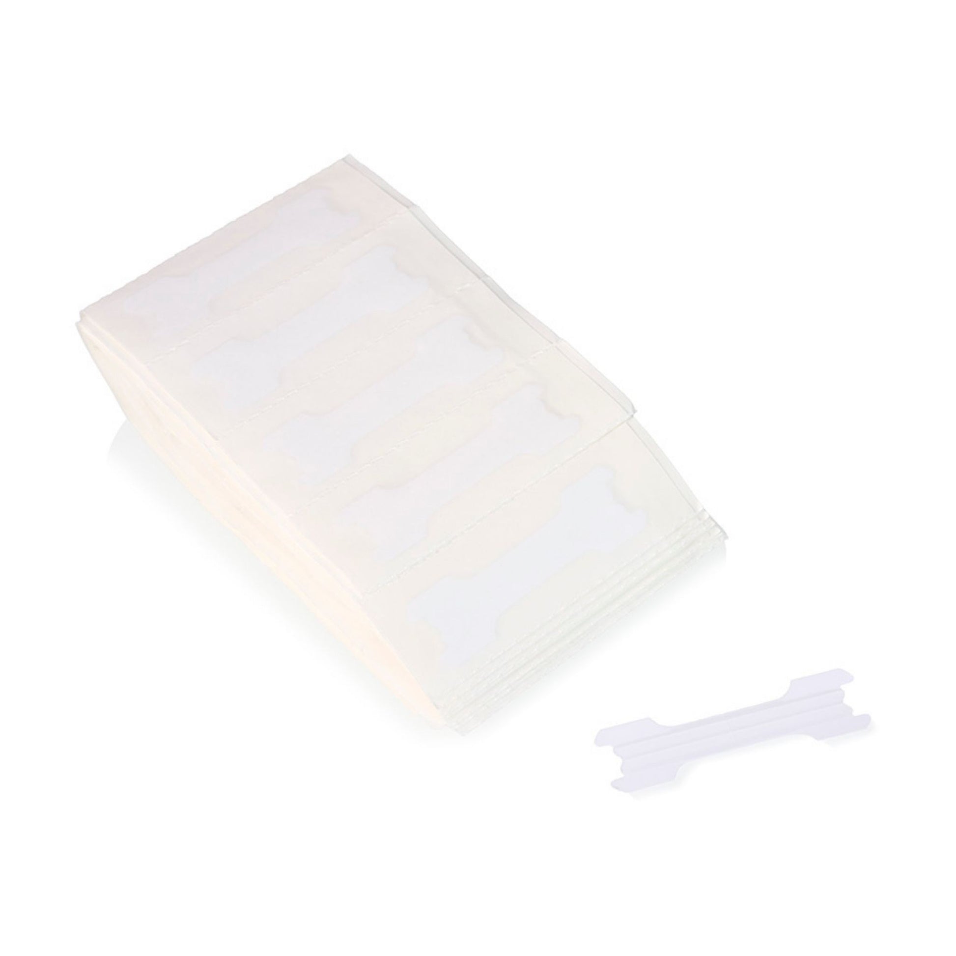 Verpakking met meerdere transparante neusstrips en één losse strip op een witte ondergrond