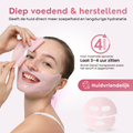 Vrouw met collageen gezichtsmasker dat de huid voedt en hydrateert tijdens gebruik