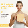 collagen-glow-mask-hydratatie-versteviging.jpg: Model toont het Collagen Glow Boost Mask met focus op hydratatie en huidversteviging.