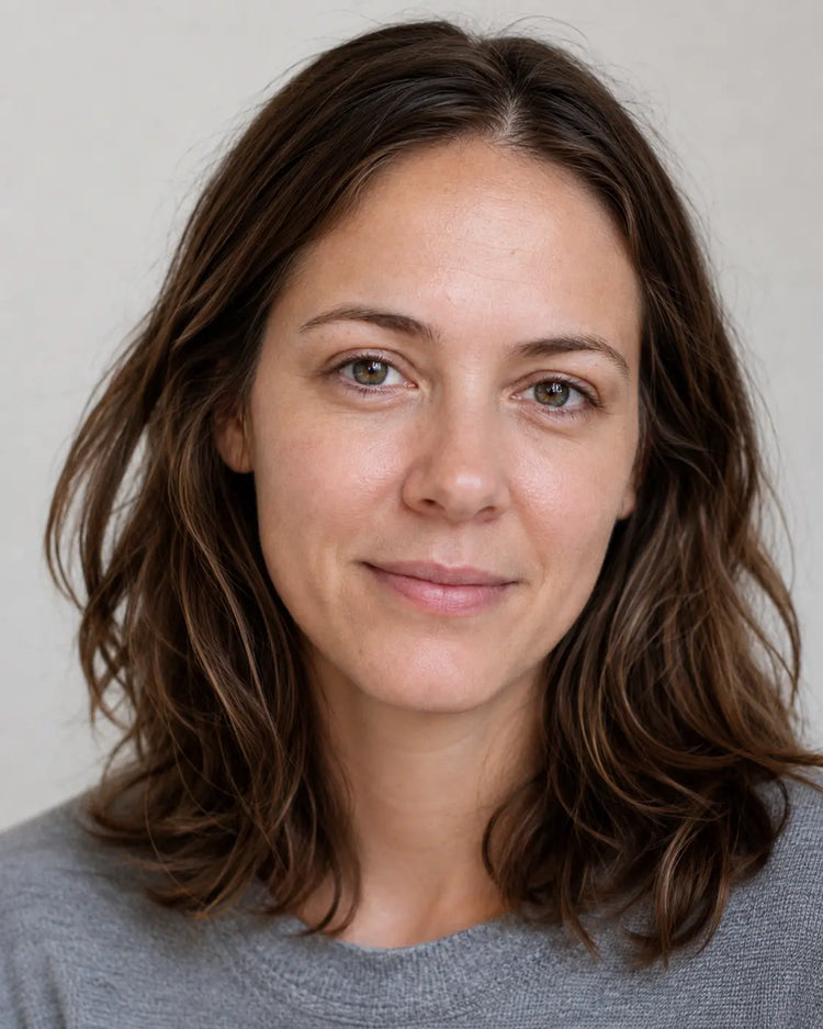 Vrouw met verzorgde uitgeruste huid na gebruik van Comformidable Collagen Care collagen masker