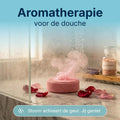 Shower steamer in gebruik onder douche met opstijgende stoom en aromatherapie effect